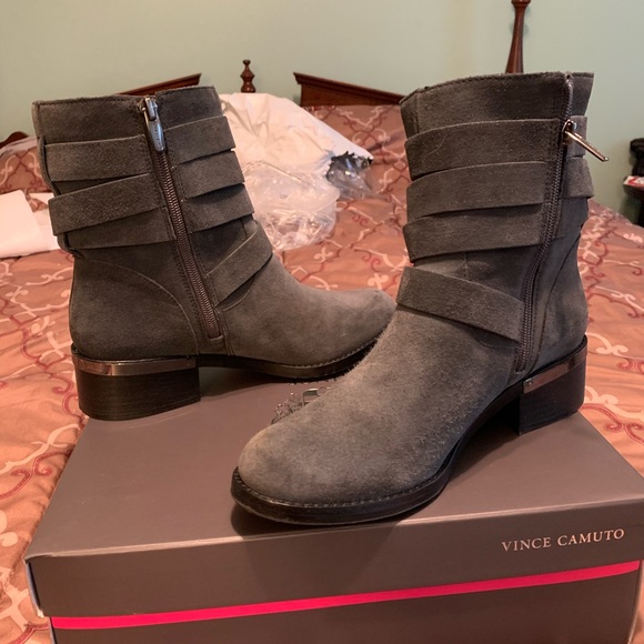 COPY - Vince Camuto boots - Picture 1 of 6